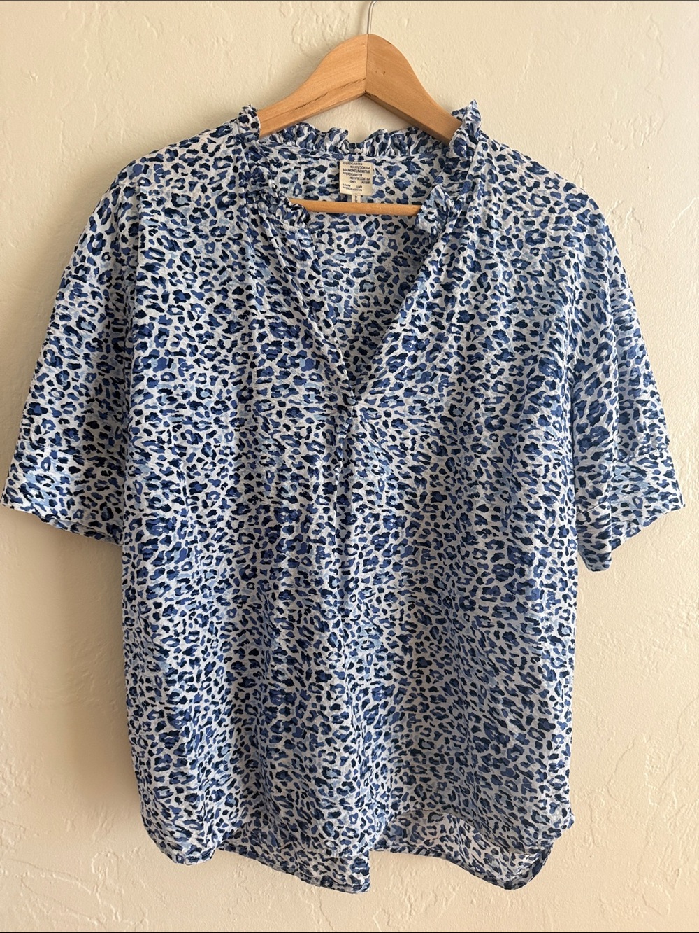 Baum Und Pferdgarten Blue Leopard-Print Short Sleeve V-neck Shirt
